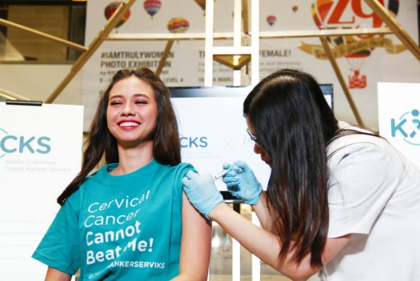 Artis Yuki Kato mendapatkan vaksin HPV sebagai upaya perlindungan dari kanker serviks.