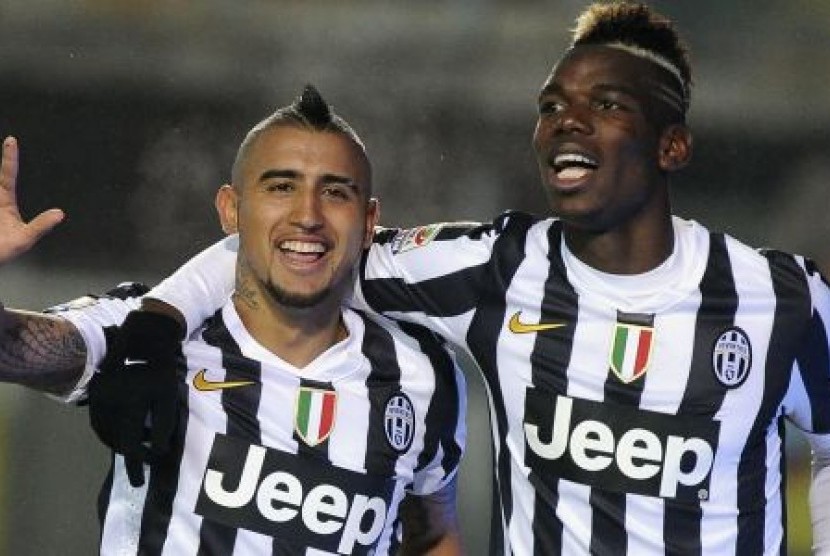 Arturo Vidal dan Paul Pogba.