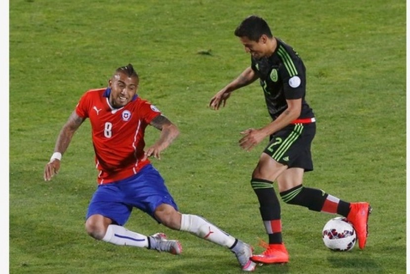 Arturo Vidal (kiri)