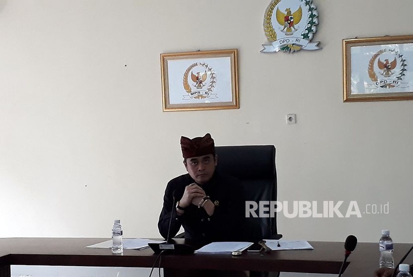 Senator asal Bali, Arya Wedakarna saat ditemui di kantor DPD RI Bali di Kota Denpasar.