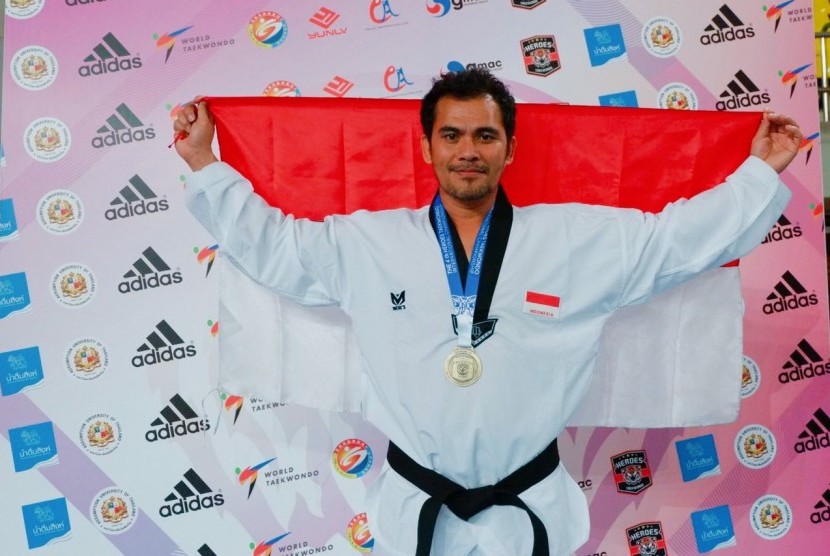 Asadul,  dosen BSI berhasil menjadi juara taekwondo  di kancah internasional.