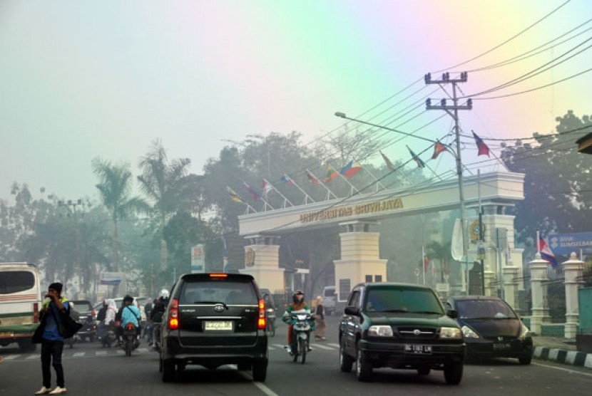 Asap tebal melanda Kota Palembang
