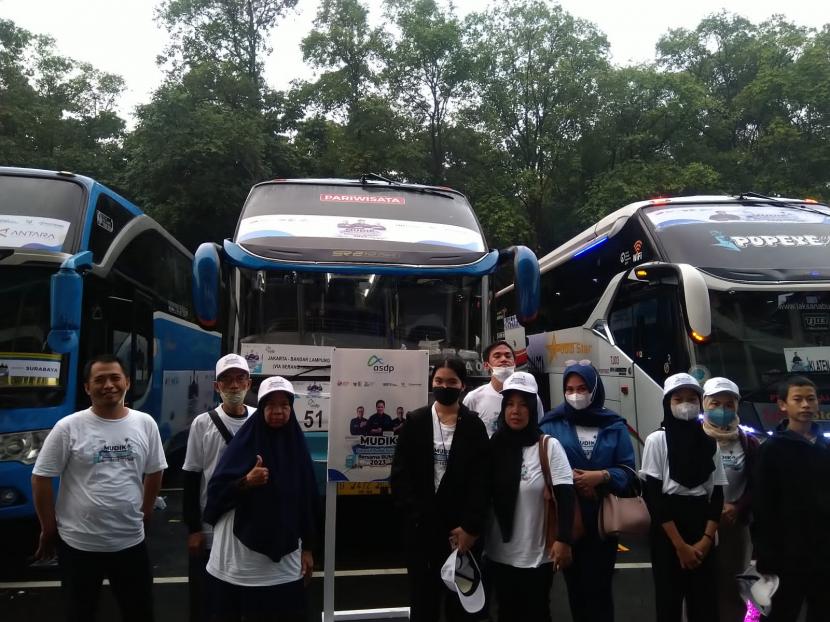 ASDP bersama dengam 19 BUMN lainnya turut berpartisipasi dalam program mudik gratis ini untuk membantu masyarakat Indonesia dalam melakukan perjalanan mudik ke kampung halaman mereka.