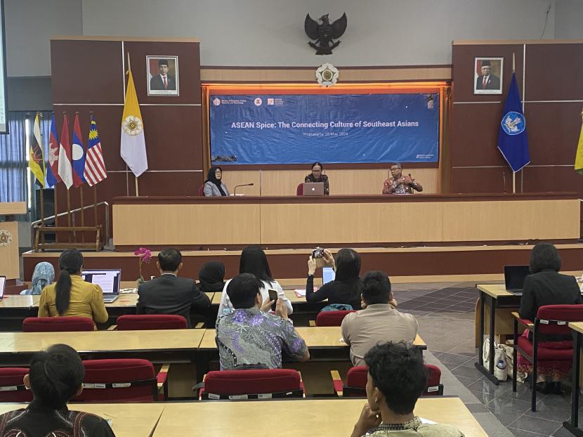 Event ASEAN Spice: The Connecting Culture of Southeast Asians yang digelar Direktorat Jenderal Kebudayaan Kemendikbudristek bekerja sama dengan ASEAN Study Center UGM di Auditorium Pasca Sarjana UGM, Selasa (28/5/2024).