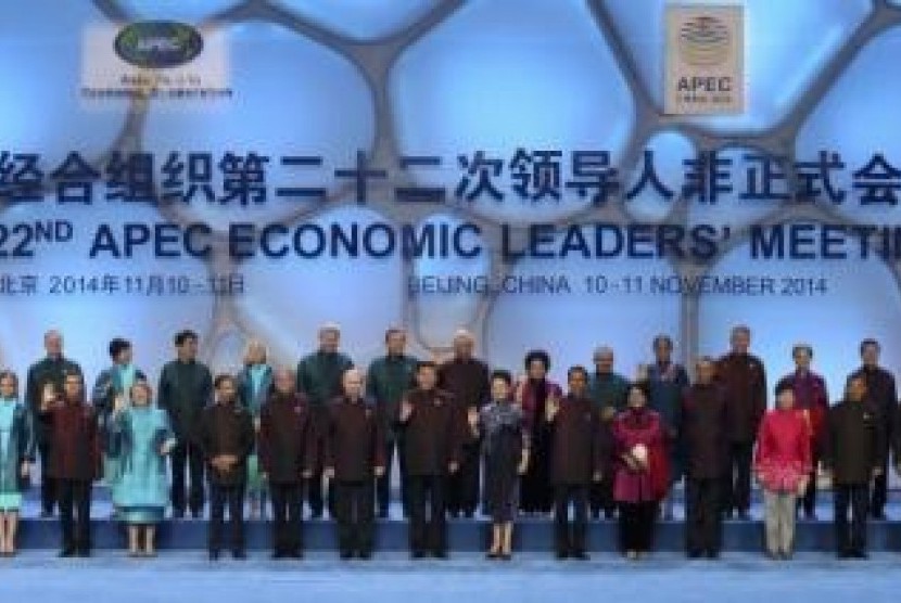 Asia Pacific Economic Cooperation (APEC) nations' leaders and spouses pose for a family photo at Beijing National Aquatics Center, or the Water Cube, in Beijing, November 10, 2014