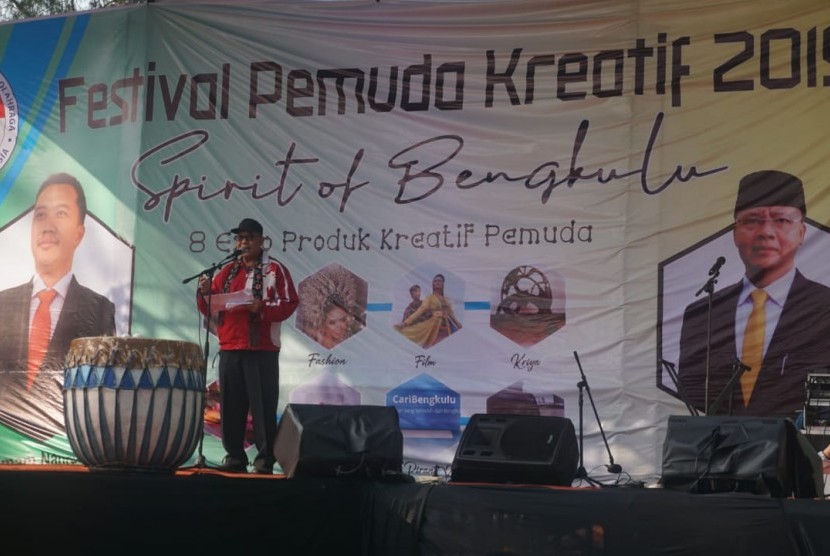Asisten Deputi Bidang Kreativitas Pemuda Kementerian Pemuda dan Olahraga, Junaidi, membuka Festival Kreativitas Pemuda Bengkulu tahun 2019 di Taman Berkas, Sabtu (31/8).