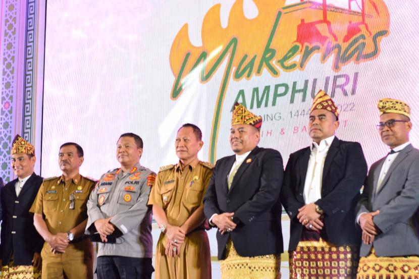 Asisten I Pemerintahan dan Kesra Pemprov Lampung Qudrotul Ikhwan membuka Mukernas Amphuri tahun 2022 di Bandar Lampung, Selasa (6/9/2022). 