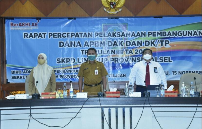 Asisten II Asisten Perekonomian dan Pembangunan, Syaiful Azhari, mewakili Sekda Kalsel pada Rapat Percepatan Dana APBN DAK dan DK/TP Triwulan III TA 2021.