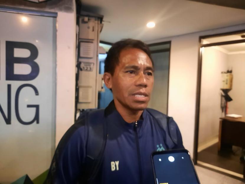Asisten pelatih Persib Bandung, Budiman Yunus di Graha Persib, Jalan Sulanjana, Kota Bandung. Budiman resmi ditunjuk sebagai pelatih sementara Persib.