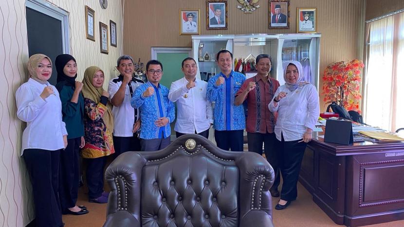 Asita Lampung yang dipimpin Al-Akhran bersama jajaran Dinas Pariwisata Lampung