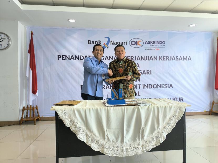 Askrindo menandatangani surat perjanjian kerja sama penagihan subrogasi asuransi kredit dengan PT Bank Nagari di Padang, Sumatra Barat.