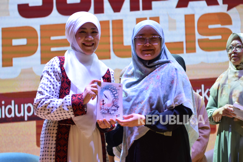 Asma Nadia Ajak Penulis Muda Suarakan Kebaikan pada Ajang Jumpa Penulis 2025