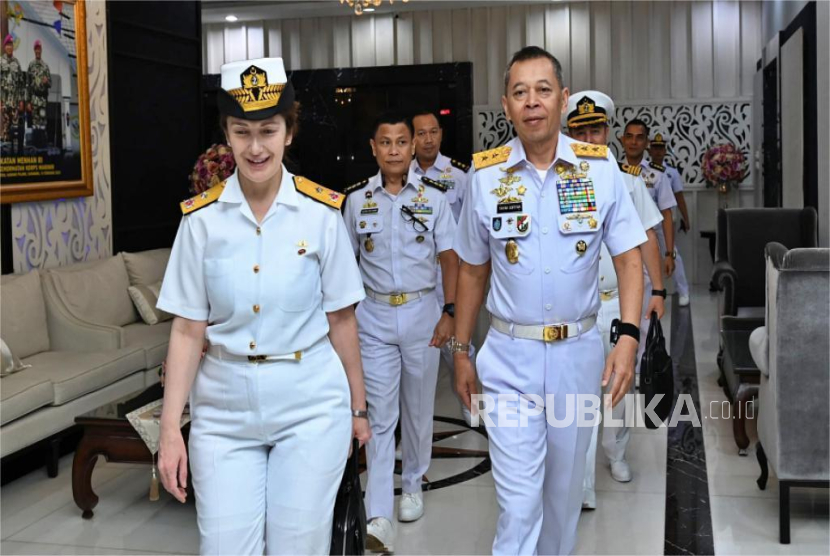 Asops KSAL Laksda Yayan Sofiyan dan Rear Admiral (LH) Gokcen Firat.