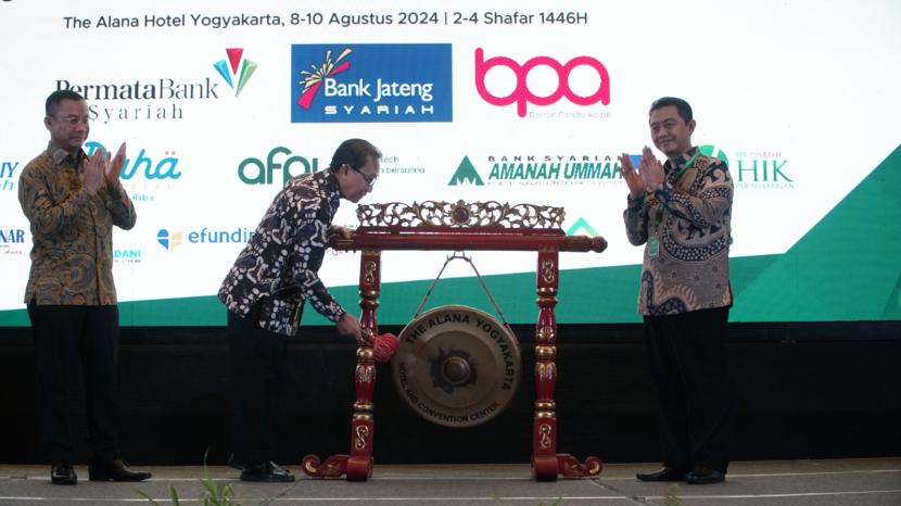 Asosiasi Bank Perekonomian Rakyat Syariah Indonesia menggelar seminar dan silaturrahmi Nasional dengan mengundang para Pemegang Saham Pengendali (PSP) BPR Syariah se Indonesia di Hotel Alana, Yogyakarta, 8-10 Agustus 2024. 