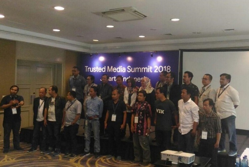 Asosiasi Media Siber Indonesia (AMSI), Masyarakat Antifitnah Indonesia (Mafindo), dan 22 media publikasi di Indonesia, meluncurkan CekFakta.com sebagai proyek kolaboratif pengecekan fakta dan bentuk komitmen untuk menghadirkan nformasi yang tepat dan berdasarkan fakta.