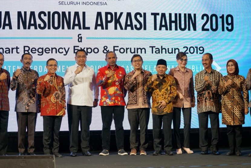 Asosiasi Pemerintah Kabupaten Seluruh Indonesia (Apkasi) merampungkan rapat kerja nasional (Rakernas) yang digelar di Bali sejak Rabu-Jumat (21-23/8). 