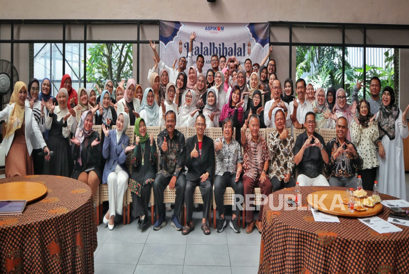  Asosiasi Pendidikan Tinggi Ilmu Komunikasi (Aspikom) Korwil Jabar menggelar acara hahal bihalal di Bandung, Kamis (1/5/2025).