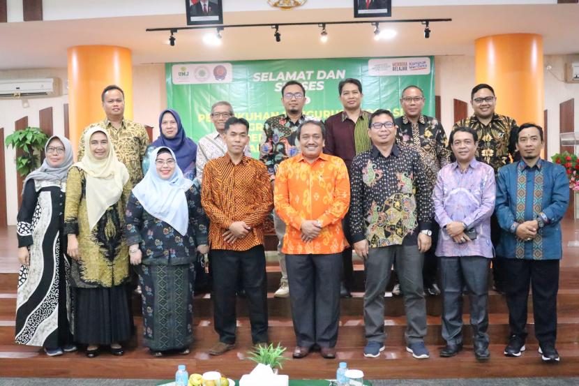 Asosiasi Program Pascasarjana Perguruan Tinggi Muhammadiyah Aisyiyah (APPPTMA) menggelar Workshop Pendampingan Publikasi Internasional di Aula Fakultas Ekonomi dan Bisnis Universitas Muhammadiyah Jakarta.
