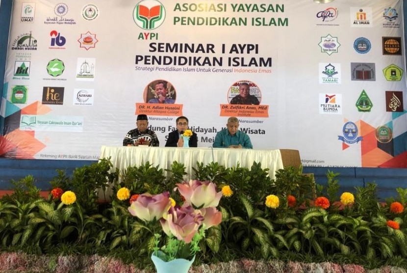 Asosiasi Yayasan Pendidikan Islam (AYPI) menggelar seminar bertajuk ‘Strategi Pendidikan Islam untuk Generasi Indonesia Emas’ dengan menampilkan nara sumber D Zulfikri Anas dan Dr Adian Husaini.