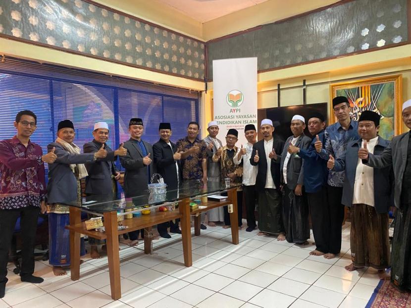 Asosiasi Yayasan Pendidikan Islam (AYPI) menggelar silaturahim dengan Perkumpulan Alumni Pesantren Salafiyah (ALPAS), di Sekolah Fajar Hidayah, Kota Wisata, Cileungsi, Kabupaten Bogor, Sabtu (2/7/2022).