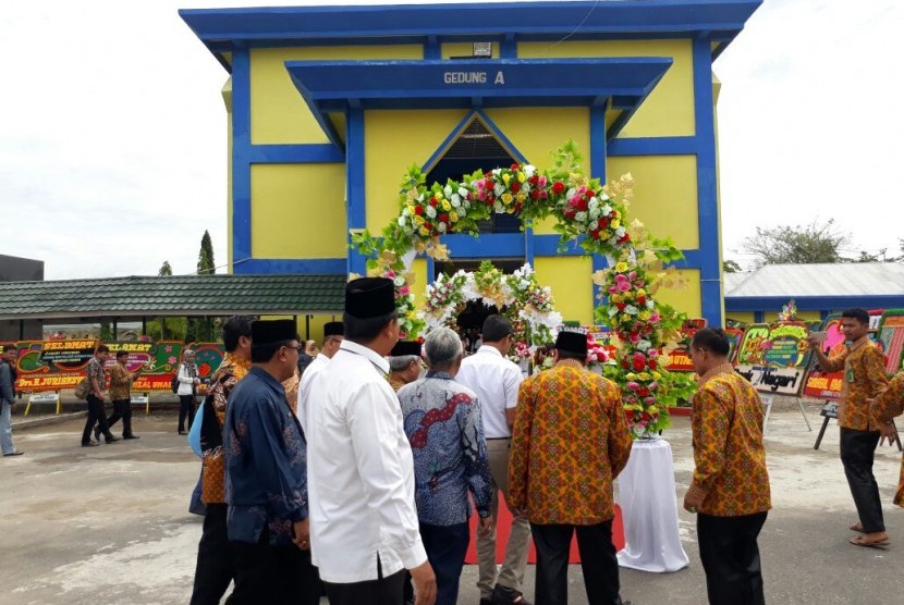 Asrama Haji Tabing di Padang.