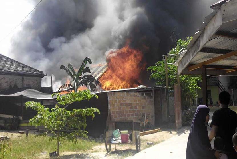 Asrama Putri Pesantren BMH Bontang terbakar, Rabu (26/8).
