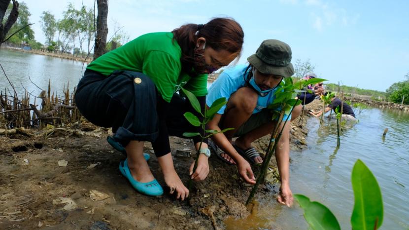 ASTON Priority Simatupang Hotel menggandeng komunitas muda Rasa Empati melakukan kegiatan peduli lingkungan di Tanjung Burung, Banten tepat pada momen Hari Peduli Sampah Nasional 21 Februari 2021. 