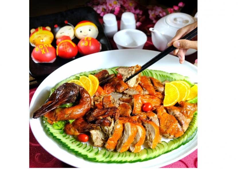 ASTON Priority Simatupang menyambut Imlek dengan promo dinner buffet masakan China. 