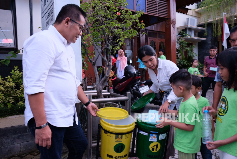 Astra Credit Companies (ACC), grup perusahaan pembiayaan otomotif, mengadakan Workshop Lingkungan Pemilahan Sampah untuk Anak Pecinta Lingkungan (ACIL) di Kampung Berseri Astra (KBA) Gedang Selirang, Solo, pada 23 April 2025 lalu. 