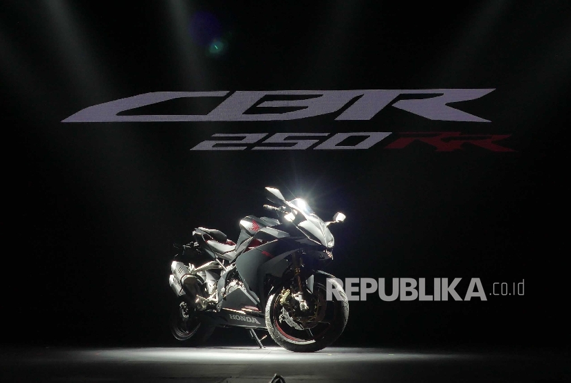 Astra Honda Motor kembali meluncurkan sepeda motor sport premium, All New CBR250RR di Jakarta, Senin (25/7). 