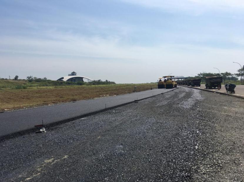 ASTRA Tol Cipali terus menggenjot pembangunan jalan tol akses BIJB Kertajati yang menghubungkan langsung Tol Cipali menuju BIJB Kertajati. Jalan tol akses itu ditargetkan beroperasi pada November 2021