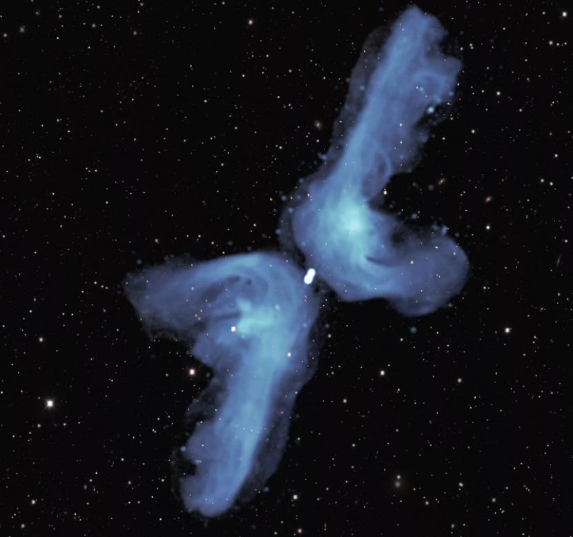 Astronom di Afrika Selatan menangkap gambar misterius dari galaksi PKS 2014-55 di ruang angkasa. Gambar yang didapatkan yaitu foto serupa huruf X dari pusat galaksi. 