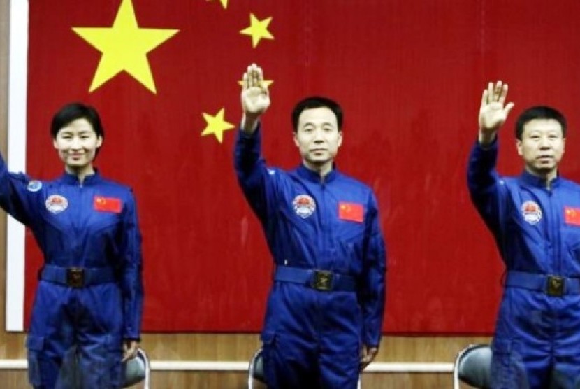 Astronaut Cina