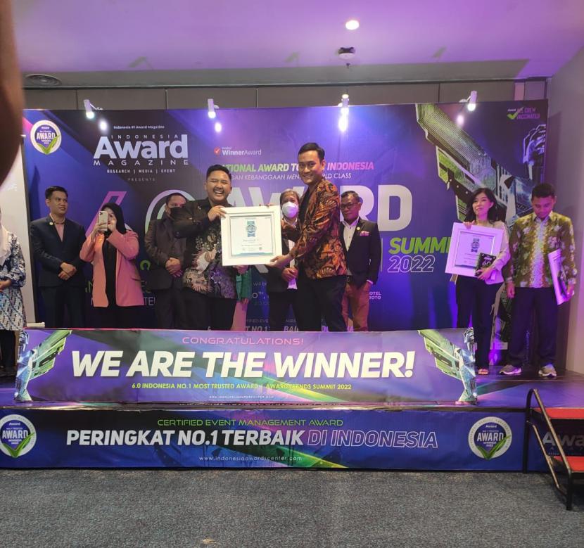 Asuransi mobil daring Insureka (insureka!) dinobatkan sebagai brand terbaik pada ajang penghargaan #1 Indonesia Trusted Awards 2022. Penyerahan penghargaan melalui program Award Trends Summit 2022 ini diberikan oleh Indonesia Award Magazine di Mercure Hotels, Gatot Subroto, Jakarta, Jumat (10/6/2022) malam.