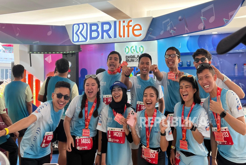 Asuransi Pro Sport dari BRI Life memberikan perlindungan terhadap risiko kecelakaan dan cedera saat berolahraga selama masa pertanggungan. Manfaat perlindungan yang diberikan meliputi santunan meninggal dunia dan santunan perawatan rumah sakit akibat aktivitas olahraga, termasuk penggantian biaya fisioterapi, operasi, pemulihan, rawat jalan darurat, patah tulang, hingga santunan meninggal dunia akibat kecelakaan.