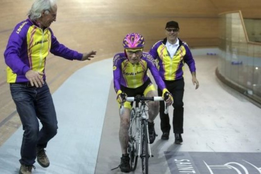 At the age of 105, Robert Marchand broke record with completing 22.528 km track in one hour.