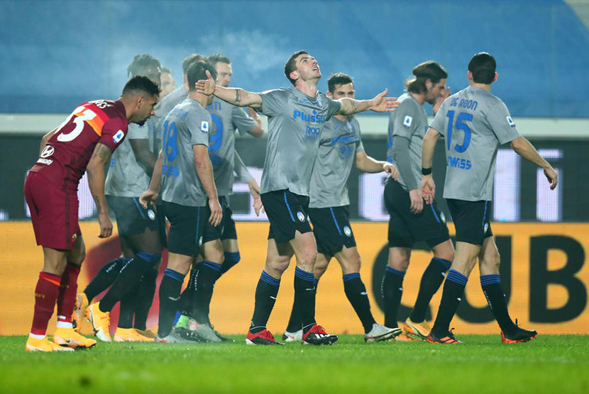 Atalanta bangkit menggulingkan AS Roma 4-1 di Stadion Gewiss, Bergamo, Senin (21/12) dini hari WIB.