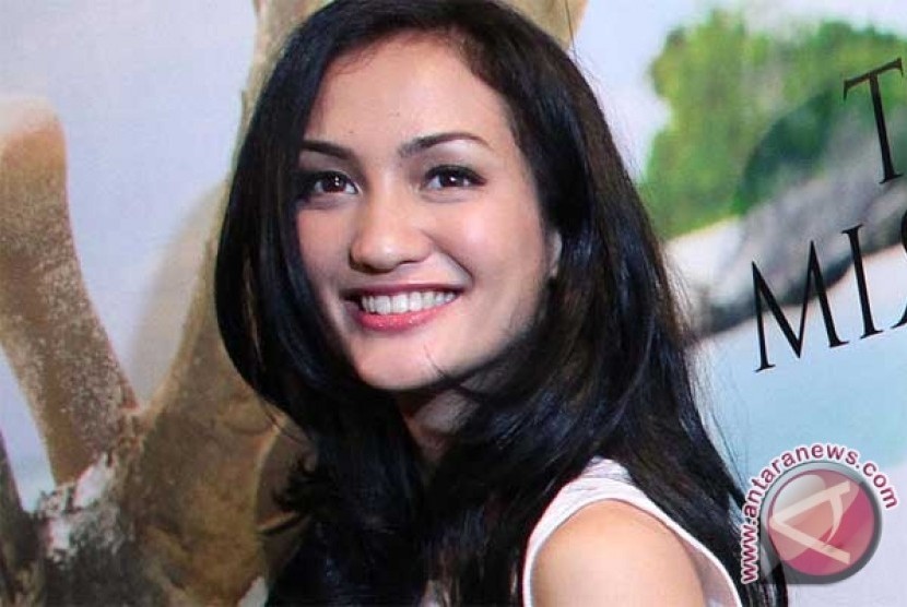 Atiqah Hasiholan