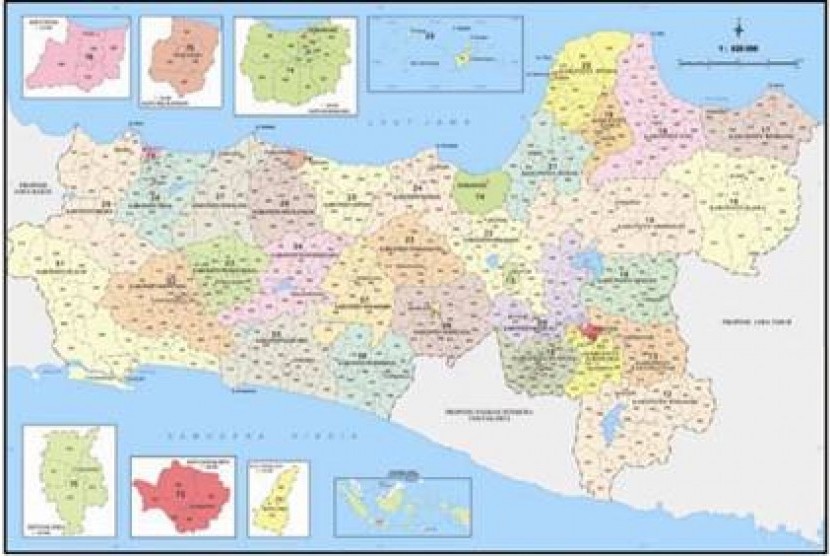 Atlas Indonesia yang dibuat oleh Badan Informasi Geospasial mengantarkan wilayah administrasi Indonesia mulai dari propinsi sampai kecamatan. 