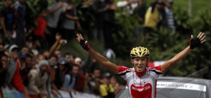Atlet balap sepeda Indonesia Hari Fitrianto berhasil menyumbang emas pada nomor Individual Rod Race 162,8 km Sea Games XXVI dengan catatan waktu 4.39,58 detik di Subang, Jawa Barat, Kamis (17/11). 
