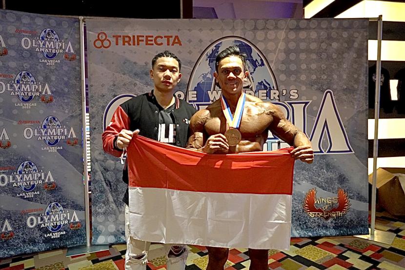 Atlet binaraga Evolene Indonesia, Chris Putra dan Fareza Febri kembali mengharumkan nama Indonesia dengan meraih 3 medali dan Pro Card Athlete IFBB untuk melaju ke Mr Olympia.