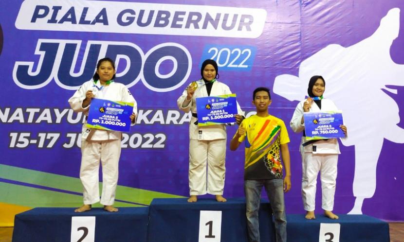 Atlet Judo Universitas BSI menorehkan prestasi gemilang di Piala Gubernur Jawa Barat.