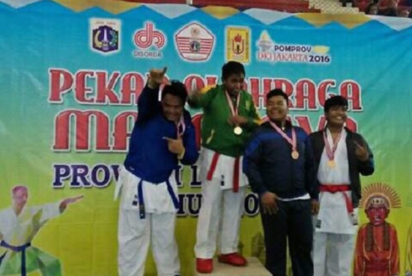 Atlet karate BSI Achmad Fikri berhasil menjuarai Pomprov DKI 2016.