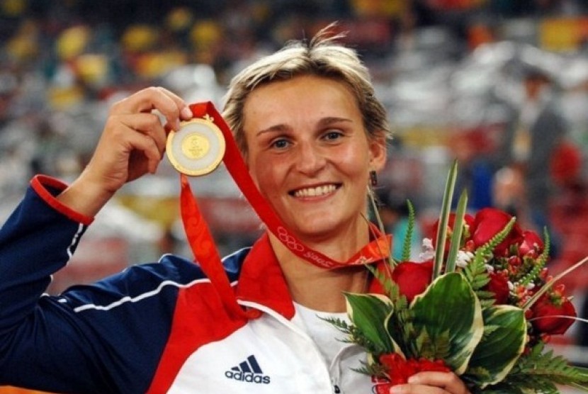 Atlet Republik Ceska, Barbora Spotakova meraih medali emas di nomor lempar lembing putri Olimpiade London 2012.