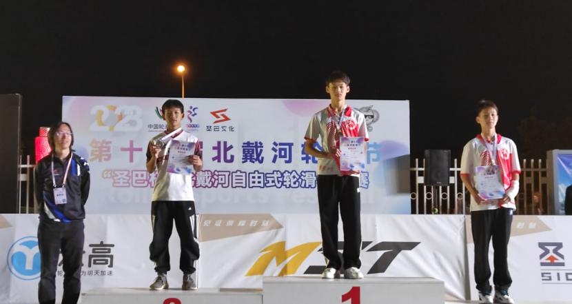 Atlet sepatu roda Indonesia raih medali perak di China.