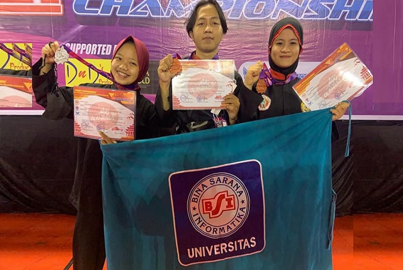 Atlet silat Universitas BSI Tasikmalaya raih medali perak dan dua perunggu di Bandung Lautan Api Championship
