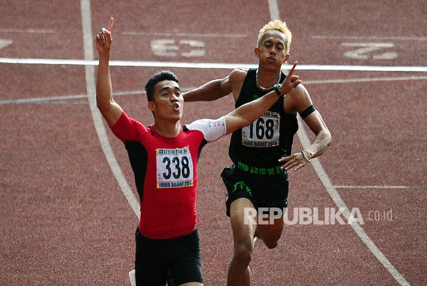 Atlet Sumatera Barat Yaspi Boby saat memenangkan final lari 200 meter putra di PON 2016. Yaspi juga menjadi andalan Indonesia untuk SEA Games 2017.