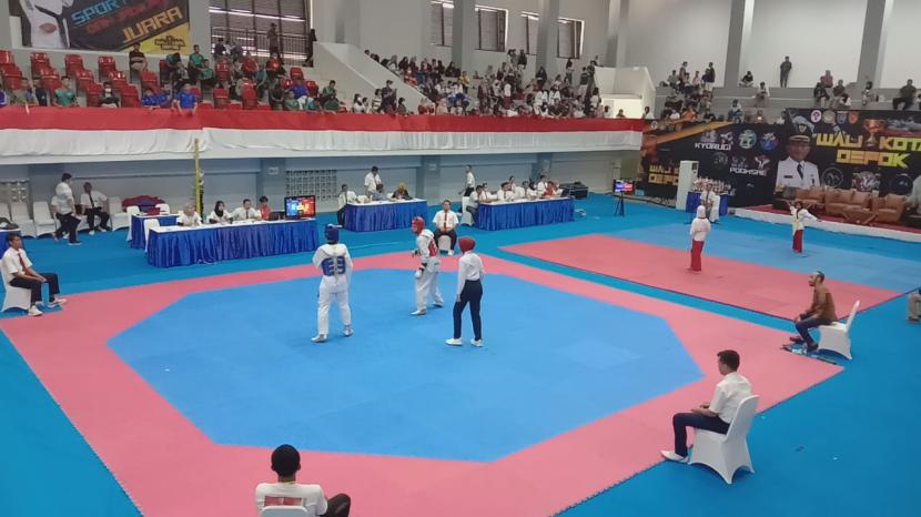 Atlet taekwondo Espa sedang bertanding di Wali Kota Cup Depok