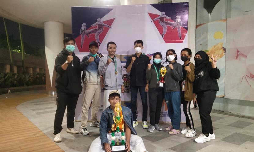 - Atlet taekwondo Universitas Nusa Mandiri (UNM) berhasil menyumbangkan medali dan piala dalam ajang Kejuaraan Taekwondo Invitasi Lagoon Tournament 1, di Lagoon Avenue Mall, Bekasi, pada Ahad (12/12).