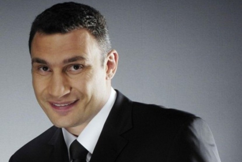 Atlet tinju kelas berat, Vitali Klitschko, bakal mencalonkan diri untuk presiden Ukraina di 2015.